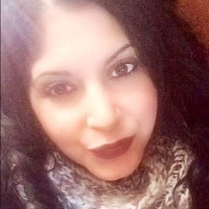 Meet your Posher, Raquel